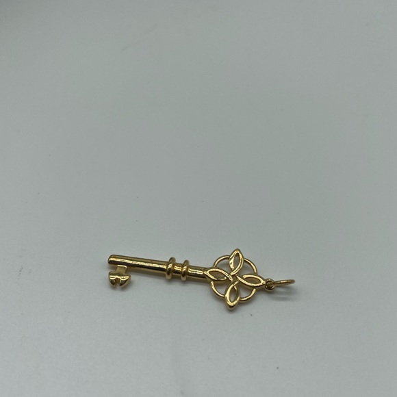 Stella & Dot Key To My Heart Gold tone Key pendant charm quarternary Celtic knot - Picture 2 of 4